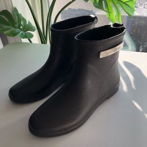 Alice + Whittle Classic Rain Boot (Dark Brown)